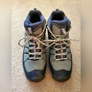 KEEN Womens Hiking Boots